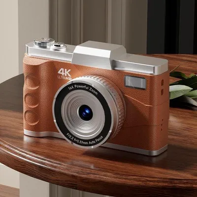 Obrázek produktu pro Kompaktní digitální 4K videokamera se snímačem o rozlišení 64 MP, 16násobným zoomem, stabilizací obrazu a dvěma bateriemi, ideální pro mládež i dospělé