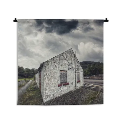 Produktbild von MuchoWow® Wandteppich Wandbehang Verlassenes Gebäude mit Gewittersturm 90x90 cm Tapisserie Dekoration Wandtuch - Wandaufhänger