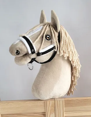 Immagine prodotto di Cavezza regolabile per cavallo Hobby Horse A3 nera con pelliccia bianca