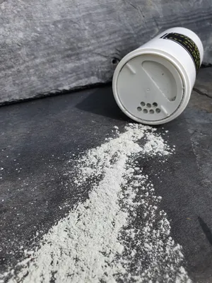 Produktbild von 220 Gr Streudose Urgesteinsmehl aus Franken Diabas Mineraldünger Bodenaktivator