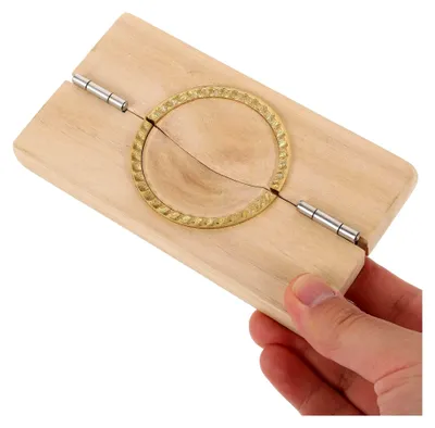 Produktbild von Kompakte Teigtaschenpresse aus Holz und Metall für den Haushalt mit kreativem Design und einfacher Reinigung