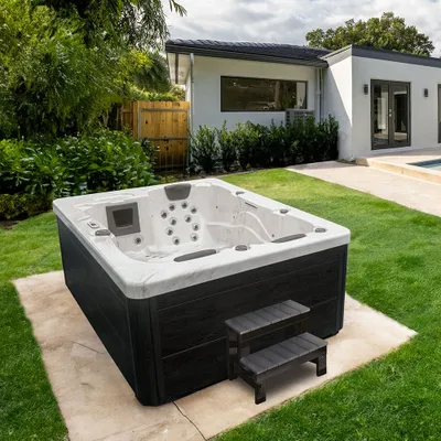 Produktbild von HOME DELUXE - Outdoor Whirlpool - White Marble Plus Treppe und Thermoabdeckung - Maße 210 x 160 x 85 cm - Inkl. Heizung, 27 Massagedüsen und 9 Lichtquellen I Außen Whirlpool Spa für 3 Personen