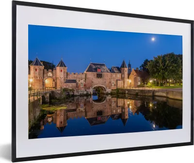 Produktbild von MuchoWow® MuchoWow® Gerahmtes Poster Mond - Amersfoort - Poort 60x40 cm - Poster mit zchwarzem Bilderrahmen - Schlafzimmer - Plakat in Rahmen - Drucken