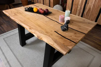 Produktbild von Baumkantentisch Akazie natur mit schwarzen Resin-Adern 140 x 80 cm A-Gestell schwarz POLLY