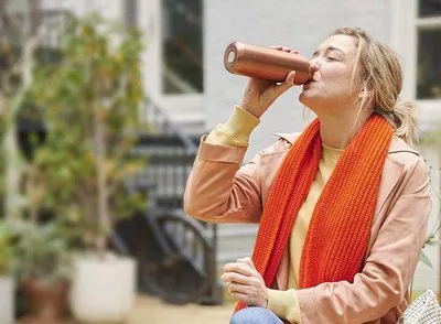 Productafbeelding van Famanu geïsoleerde fles - Dubbelwandige thermosfles voor onderweg - 500 ml - Roségoud