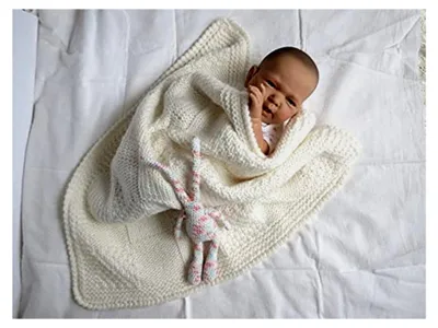 Produktbild von Gestrickte Babydecke aus reiner Schurwolle in Natur-Weiß (Karo-Relief)