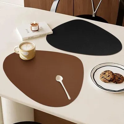 Produktbild von Famanu Platzsets Set von 8 - Hitzebeständig und Rutschfest - Schwarz/Braun mit Untersetzern