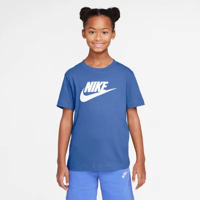 Produktbild von Nike K Nsw Tee Futura Hbr Midnight Navy/Black/White Midnight Navy/Black/White Xl