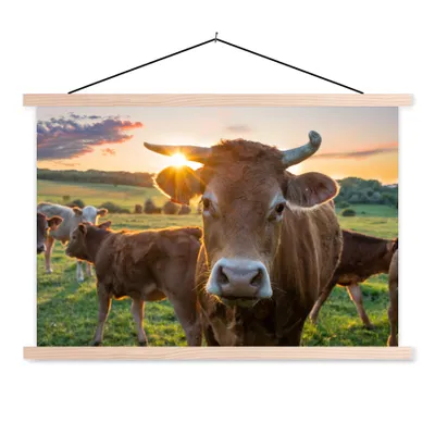 Produktbild von MuchoWow® Textilposter Kühe - Sonne - Wiese - Landleben 120x80 cm mit holzfarbenen Rahmen - Aufhängeset