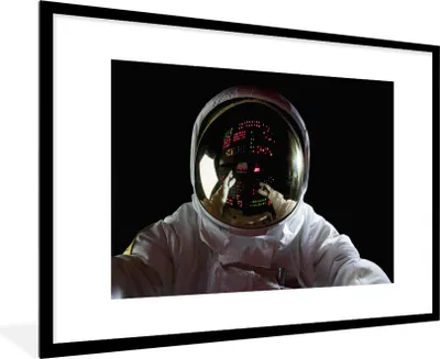 Produktbild von MuchoWow® MuchoWow® Gerahmtes Poster Weltraum - Astronaut - Schwarz 90x60 cm - Poster mit zchwarzem Bilderrahmen - Wanddekoration - Fotos