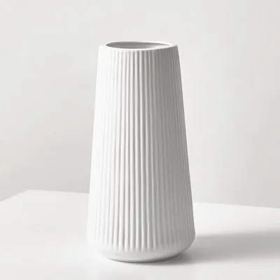 Produktbild von Vase Gerippt Weiße Keramische Skandinavische Stil Blumenvasen - Moderne Wohnkultur - Hochzeits-Esszimmertisch Büro Schlafzimmer - 20 cm