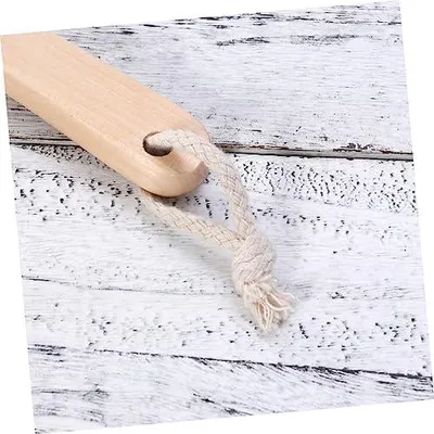 Produktbild von 2 Luffa-Duschschrubber mit langem Holzgriff für sanfte Hautreinigung und Körperpflege im Bad