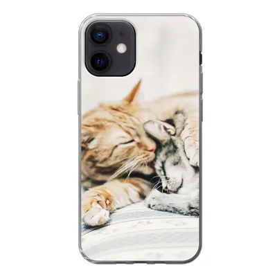 Produktbild von MuchoWow® Handyhülle Schutzhülle Hülle für iPhone 12 Katzen - Sofa - Wohnzimmer Silikon Softcase Handy Hülle - Schutzhülle