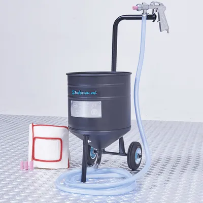 Produktbild von Datona Mobiles Sandstrahlgerät XS - 15L Sandstrahler mit Maske, Düsen, Schlauch & Pistole - Arbeitsdruck 2–6 bar - Kompakt & leicht manövrierbar
