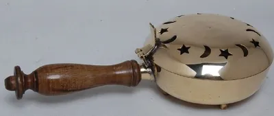 Produktbild von Räucherpfanne, Weihrauchpfanne mit Holzgriff "Mond und Sterne" Länge 22 cm für Räucherkohle