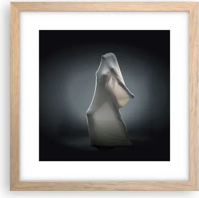 Produktbild von Gerahmtes Poster - Rahmen in heller Eiche - Künstlerisch Frau Kampf - 30x30 cm - Wand Bild - Wanddeko - Wandbilder - Wandposter - Bilderrahmen - Bilder - Kunstdruck - Wandbild - P2NAC30x30-4167