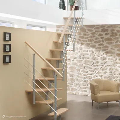 Productafbeelding van Middenholtrail Intercon York, enkelvoudige leuning | 11 treden tot 276 cm | Beuken, naturel afwerking | Metaalkleur: Italo-zilver | Rechtshandige spiraaltrap