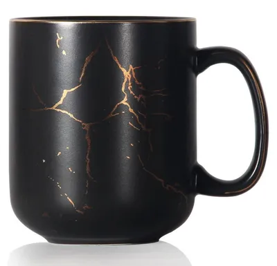 Image de Grande tasse en céramique avec motif doré, 600 ml, finition noire mate