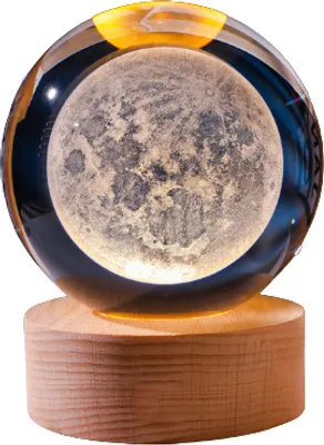 Image de Madrid Magnificence Boule de cristal décorative illuminée sur socle en bois KKS - Moon - LED - USB.