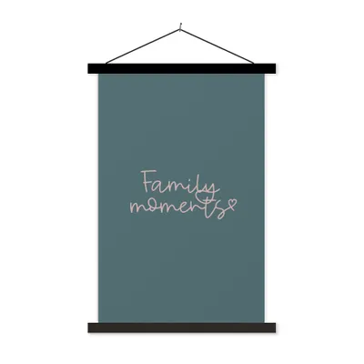 Produktbild von MuchoWow® Textilposter Sprichwörter - Zitate - Familie - Familienmomente 60x90 cm mit schwarzem Rahmen - Poster Wohnzimmer
