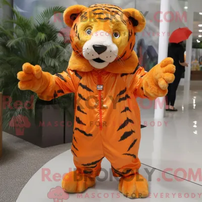 Produktbild von Orange REDBROKOLY Tiger Maskottchen Kostüm Charakter gekleidet mit einem Regenmantel und Fußkettchen