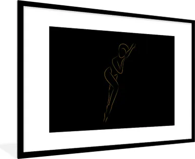 Produktbild von MuchoWow® Gerahmtes Poster Frau - Schwarz - Gold - Strichzeichnung 90x60 cm - Poster mit Schwarzem Bilderrahmen Wandposter Rahmen Foto Bilder - Wanddekoration - Fotos