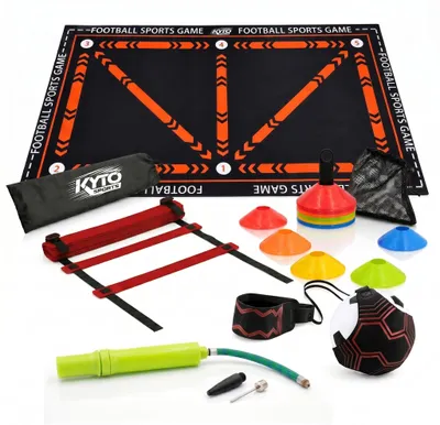 Produktbild von Kyto Sports Fußball Trainingsset für Kinder & Erwachsene – 5-teiliges Fußball Set mit Kickmatte, Solo Trainer, Koordinationsleiter, Markierungshütchen & Ballpumpe - Technik, Dribbling & Agility