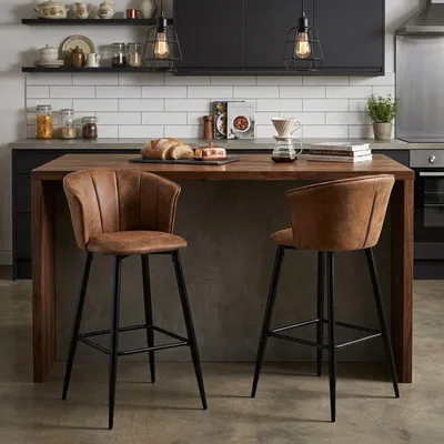 Productafbeelding van MEUBLE Cosy barkrukken, set van 2. Zit hoogte: 72 cm. Barkrukken met voetsteun, rugleuning en armleuningen