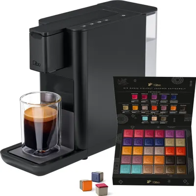 Produktbild von Tchibo Qbo ICONIC Premium Kapselmaschine inkl. 30 recyclebare Qbo Kapseln für Espresso, Caffè und Caffè Grande, kompaktes, innovatives Design, Dark Chrome