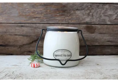 Image de MILKHOUSE CANDLE Bougie parfumée Peppermint Pine Needle. BUTTER JAR Bougie à deux mèches (454 g)