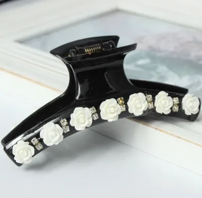 Produktbild von Haarklammer Haargreifer mit Strass und Weißen Rosen in Schwarz