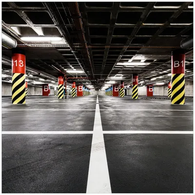 Produktbild von Wallario Premium Glasbild, freischwebende Optik, kräftige Farben, Größe 50 x 50 cm Motiv Perspektive von unten leeres Parkhaus im Untergrund