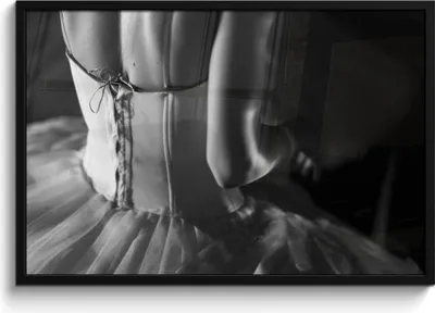 Produktbild von MuchoWow® MuchoWow® Gerahmtes Poster Balletttänzerin in einem Tutu 90x60 cm - Poster mit zchwarzem Bilderrahmen - Fotorahmen - Foto-Plakat