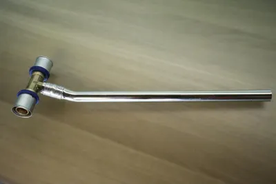 Zdjęcie produktu dla Przyłącze trójnikowe Plano rura przyłączeniowa niklowana - Cu15, 20 x 2 - 15 mm, długość 300 mm