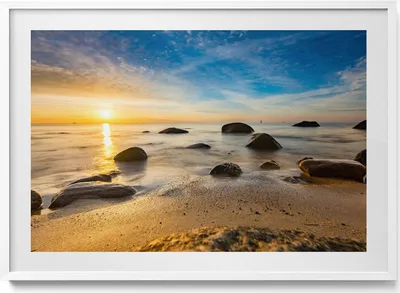 Produktbild von Sonnenaufgang an der Ostsee– Wandbild mit Rahmen – Gerahmtes Bild  – Wanddekoration – 100x70 cm –  Weiß Rahmen