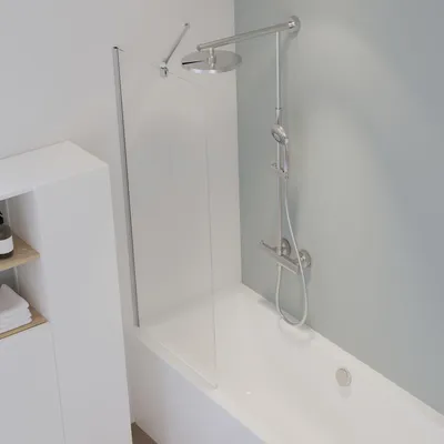 1-teiliger feststehender Badewannenaufsatz mit klarem Glas und alufarbigem Profil auf Badewanne