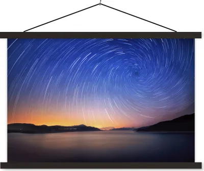 Produktbild von MuchoWow® Textilposter Ein Strudel aus Sternschnuppen 120x80 cm mit schwarzem Rahmen - Wanddeko