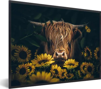 Produktbild von MuchoWow® Gerahmtes Poster Schottische Highlander - Blumen - Kuh - Botanisch - Tiere 80x60 cm - Poster mit Schwarzem Bilderrahmen Wandposter Rahmen Foto Bilder - Schwarzem - Mit Gestell