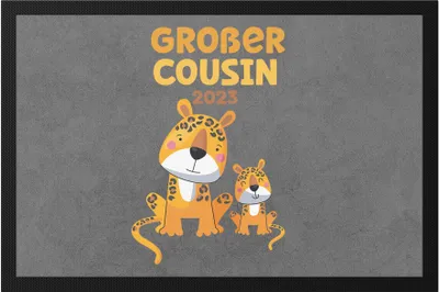 Produktbild von Großer Cousin 2023 Fußmatte Löwen Cousin Familien Love Liebe Geborgenheit Beschützer Cousins Zusammenhalt