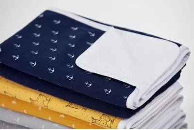 Produktbild von KraftKids Wickelunterlage Musselin dunkelblau Anker 3 Lagen wasserundurchlässig weich Frotte 100% Baumwolle