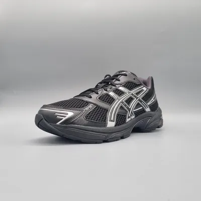 Produktbild von Kaufen Sie den ASICS Gel-1130 Black Pure Silver bei Kicksshop. Sportlicher schwarz-silberner Sneaker mit GEL-Dämpfung und Retro-Running-Design.