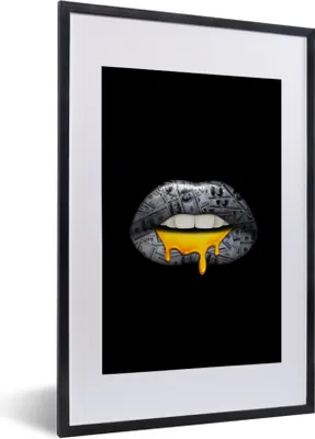 Produktbild von MuchoWow® MuchoWow® Gerahmtes Poster Lippen - Geld - Schwarz und Weiß 40x60 cm - Poster mit zchwarzem Bilderrahmen - Poster in Rahmen
