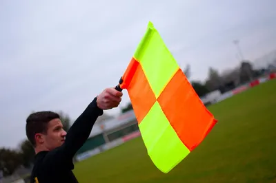 Obrázok produktu pre Rozhodcovské praporky, ľahký PVC, vrátane tašky, pre futbalové zápasy
