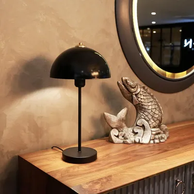 Immagine prodotto di Opviq, lampada da tavolo moderna, colore nero, realizzata interamente in metallo, altezza 49 cm, attacco E27