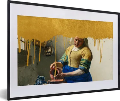 Produktbild von MuchoWow® Gerahmtes Poster Milchmädchen - Gold - Vermeer 60x40 cm - Poster mit Schwarzem Bilderrahmen Wandposter Rahmen Foto Bilder - Schlafzimmer - Plakat in Rahmen - Drucken