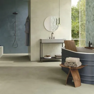 Imagen del producto de CASA39. Gres porcelánico con efecto cemento, color verde, 40x80 cm. Marca Corona, línea Multiforme Wall