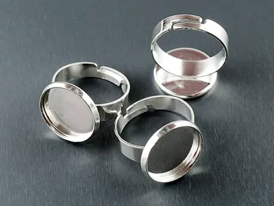 Produktbild von Vintageparts 2 Ringrohlinge silberfarben für 14 mm Cabochon