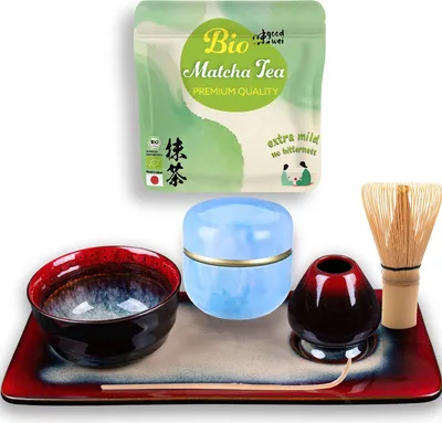 Produktbild von Matcha Premium Set "Menou Red" mit Schale, Besen, Halter, Keramik-Tablett, Teedose + Matcha & Cocos – limitierte Edition für Genießer