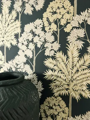 Produktbild von NEWROOM Tapete Schwarz Vliestapete Dschungel - Mustertapete Modern Gold Weiß Palmen Blätter Blumentapete Tropisch Dschungeltapete