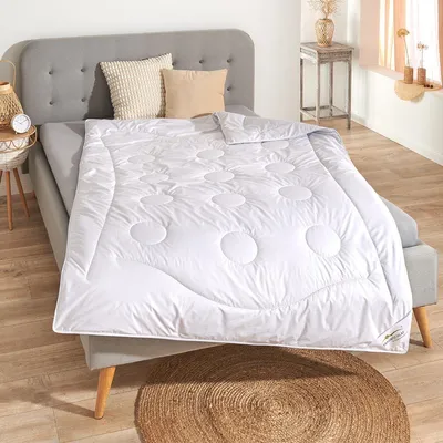 Produktbild von Traumschlaf Premium Kamelhaarflaum Steppbett medium, Füllung: 100% Kamelhaar 135x200 cm